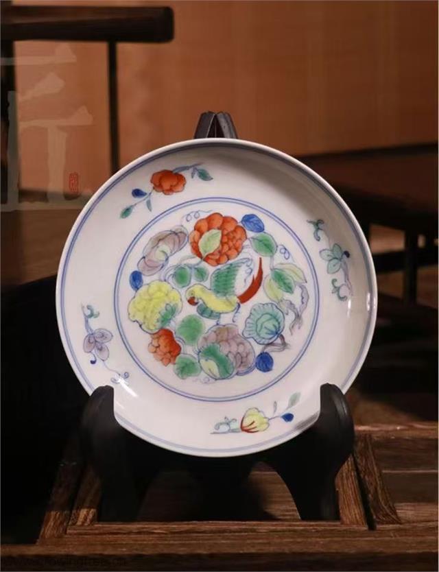 斗彩鹦鹉团花纹壶承 .jpg