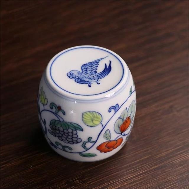 MRT斗彩鹦鹉团花纹小盖置.jpg